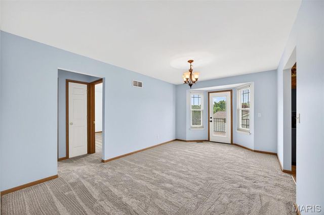 4046 Cambridge Crossing Drive, St Charles, MO 63304