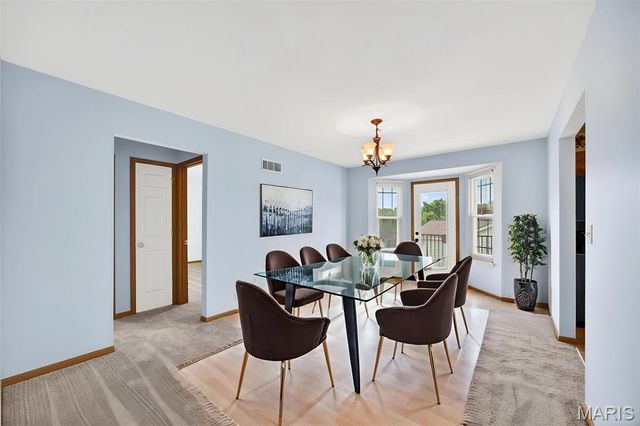 4046 Cambridge Crossing Drive, St Charles, MO 63304