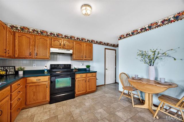 4046 Cambridge Crossing Drive, St Charles, MO 63304