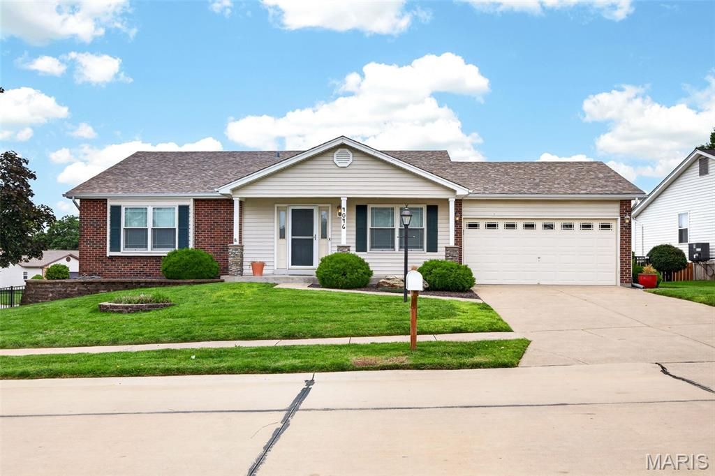 4046 Cambridge Crossing Drive, St Charles, MO 63304