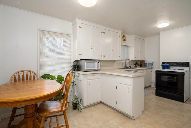 2361 Kings Highway, Medford, OR 97501