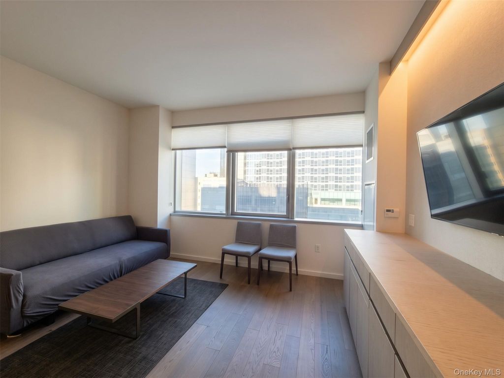13327 39th Avenue 6D, Flushing, NY 11354 — photo 3
