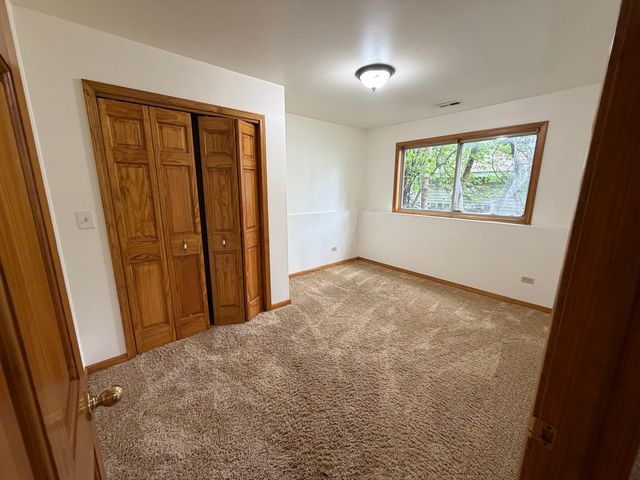 105 N Schmidt Road, Bolingbrook, IL 60440