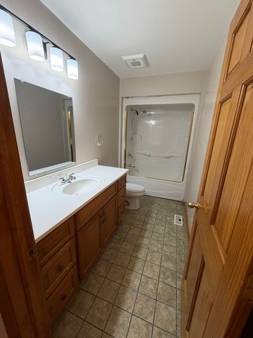 105 N Schmidt Road, Bolingbrook, IL 60440