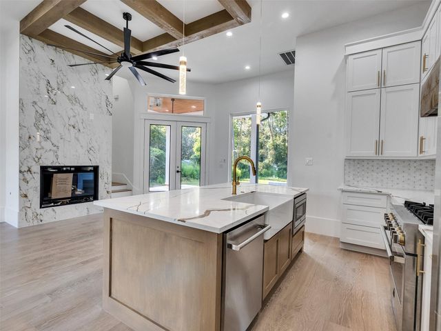 451 Pelican, Magnolia, TX 77355