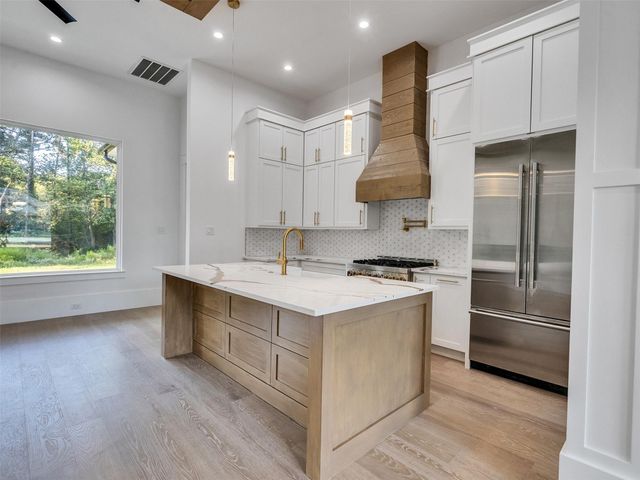 451 Pelican, Magnolia, TX 77355