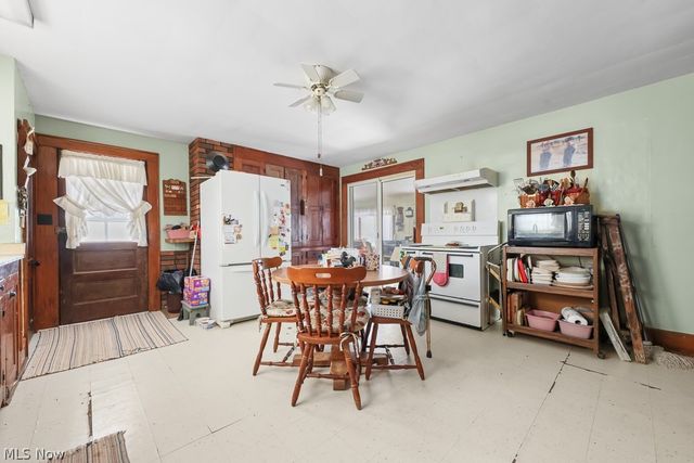 18262 W Pine Lake Road, Beloit, OH 44609