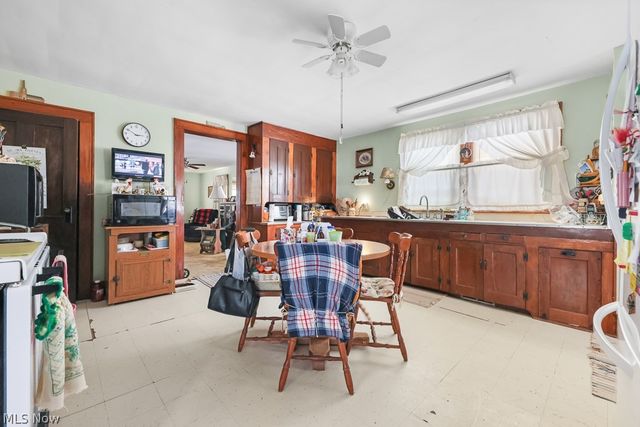 18262 W Pine Lake Road, Beloit, OH 44609