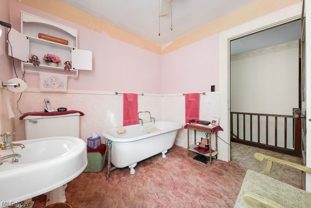 18262 W Pine Lake Road, Beloit, OH 44609