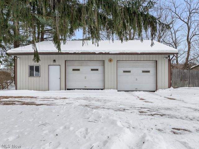 18262 W Pine Lake Road, Beloit, OH 44609