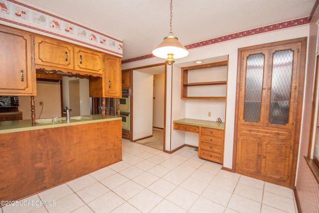 1743 ENGELWOOD DRIVE, Jefferson City, MO 65101