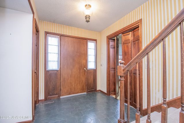 1743 ENGELWOOD DRIVE, Jefferson City, MO 65101