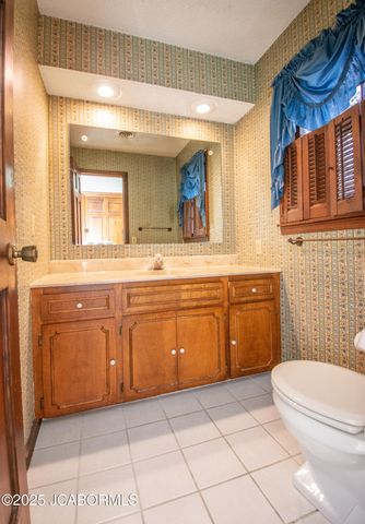 1743 ENGELWOOD DRIVE, Jefferson City, MO 65101