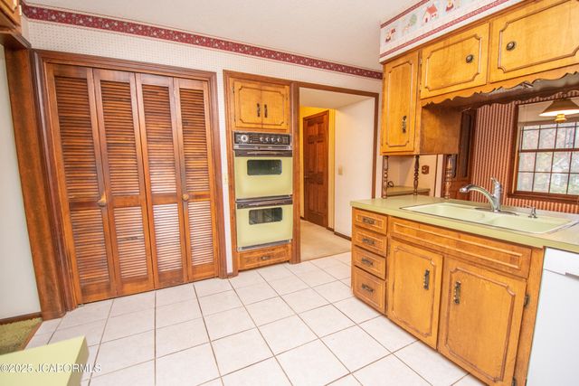 1743 ENGELWOOD DRIVE, Jefferson City, MO 65101