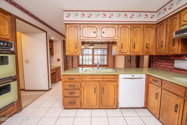 1743 ENGELWOOD DRIVE, Jefferson City, MO 65101