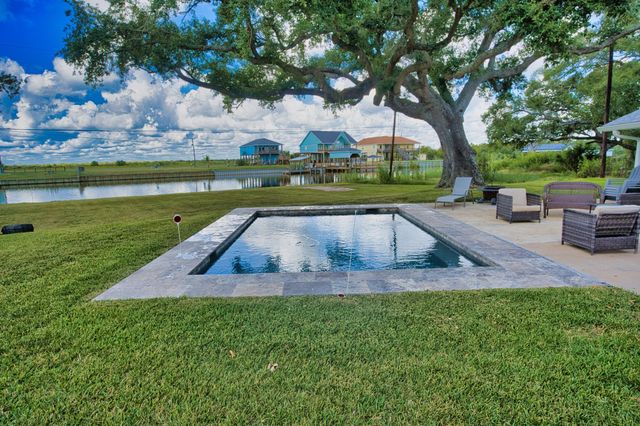 1288 County Road 297, Sargent, TX 77414