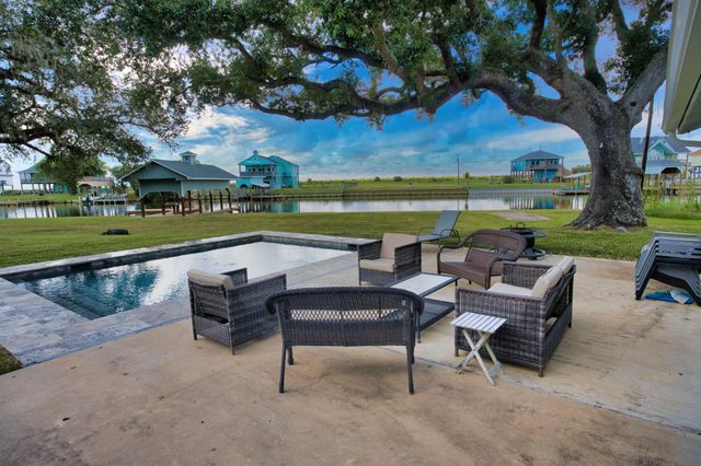 1288 County Road 297, Sargent, TX 77414