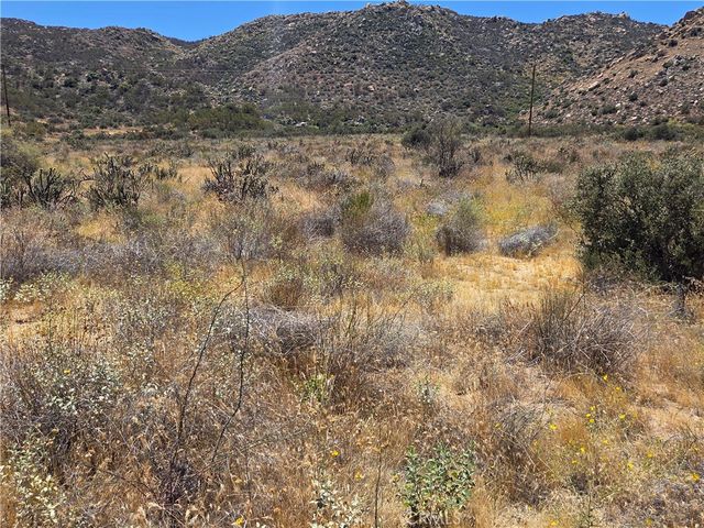 30 Sycamore Falls Rd, Aguanga, CA 92536