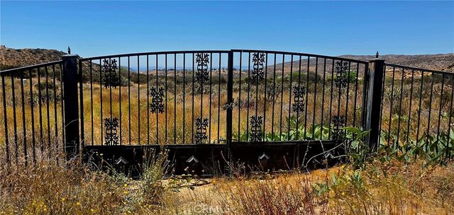 30 Sycamore Falls Rd, Aguanga, CA 92536
