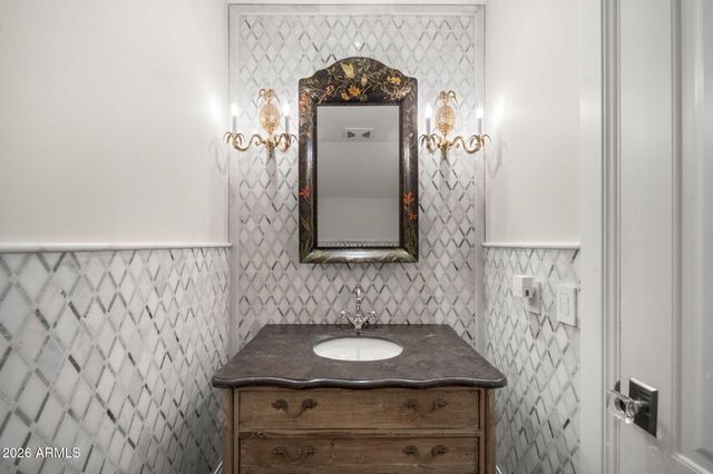 5402 E EXETER Boulevard, Phoenix, AZ 85018