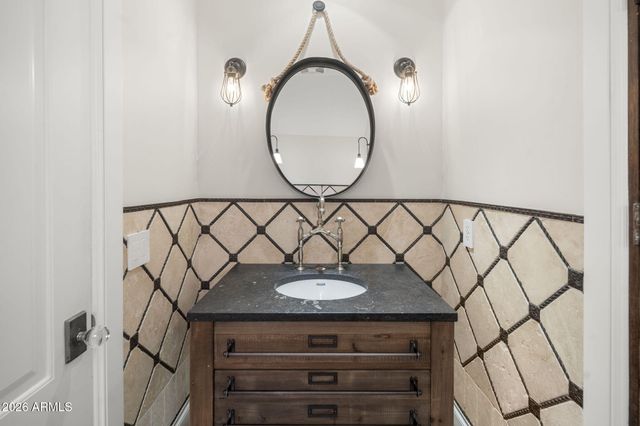 5402 E EXETER Boulevard, Phoenix, AZ 85018