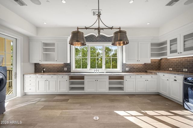 5402 E EXETER Boulevard, Phoenix, AZ 85018