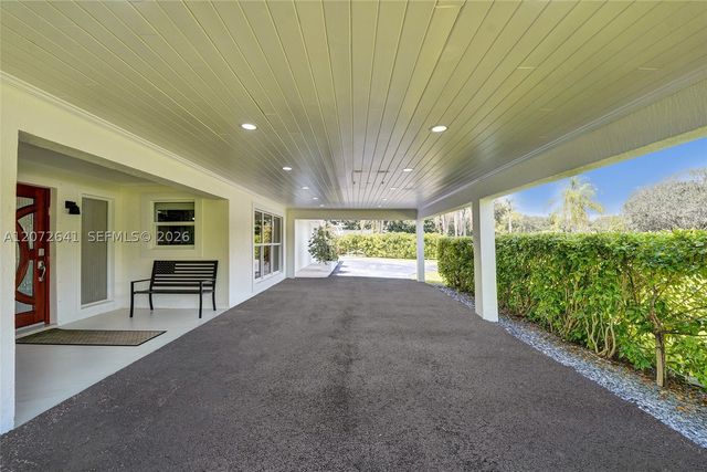 10880 SW 25th St, Davie, FL 33324