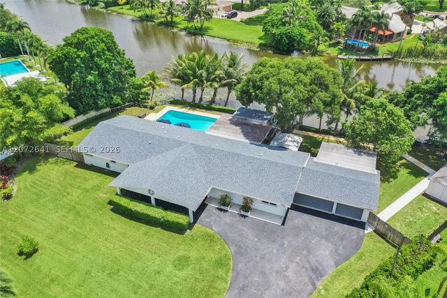 10880 SW 25th St, Davie, FL 33324