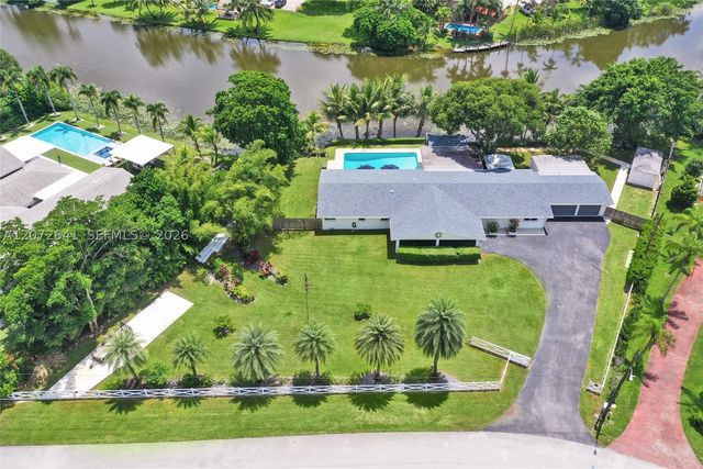 10880 SW 25th St, Davie, FL 33324