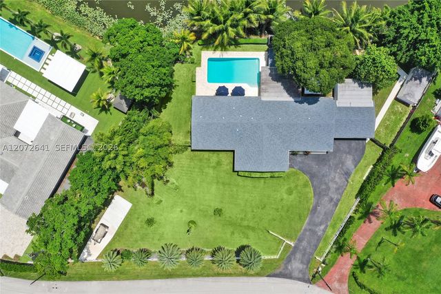 10880 SW 25th St, Davie, FL 33324