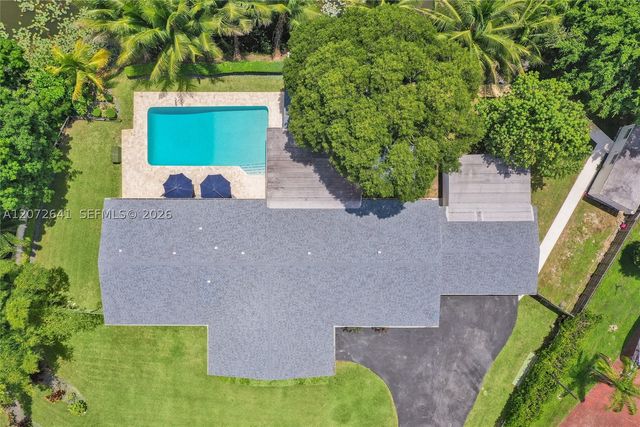 10880 SW 25th St, Davie, FL 33324