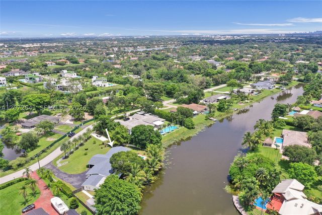 10880 SW 25th St, Davie, FL 33324