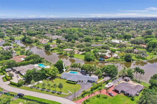 10880 SW 25th St, Davie, FL 33324