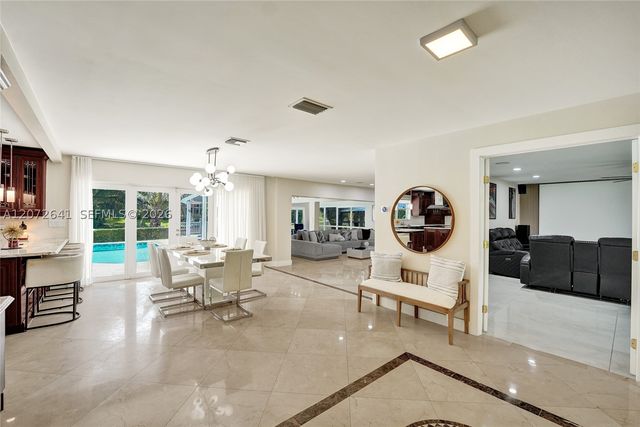 10880 SW 25th St, Davie, FL 33324