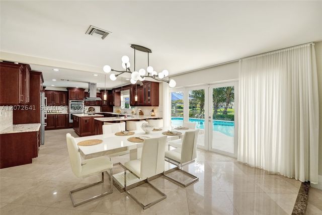 10880 SW 25th St, Davie, FL 33324
