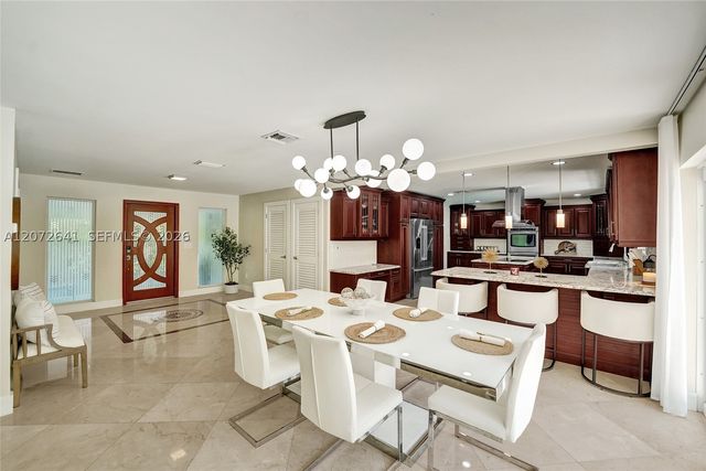 10880 SW 25th St, Davie, FL 33324