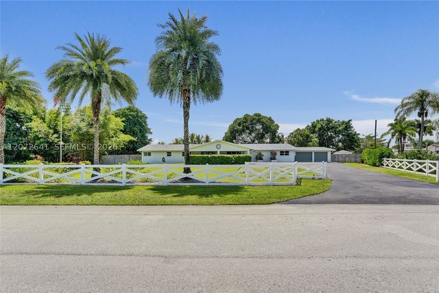 10880 SW 25th St, Davie, FL 33324