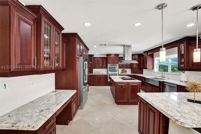 10880 SW 25th St, Davie, FL 33324