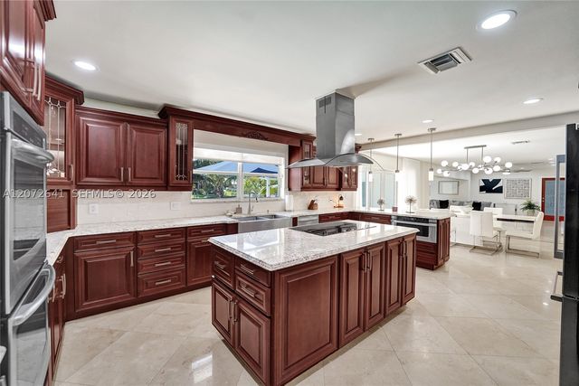 10880 SW 25th St, Davie, FL 33324