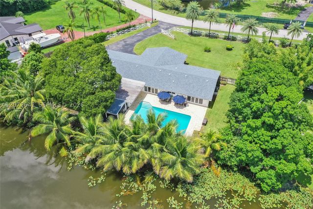 10880 SW 25th St, Davie, FL 33324