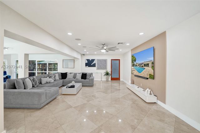 10880 SW 25th St, Davie, FL 33324