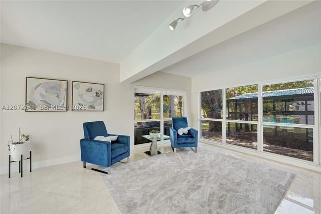 10880 SW 25th St, Davie, FL 33324