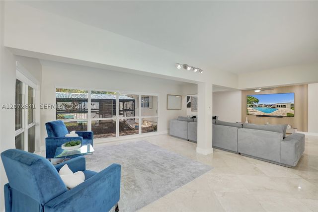 10880 SW 25th St, Davie, FL 33324