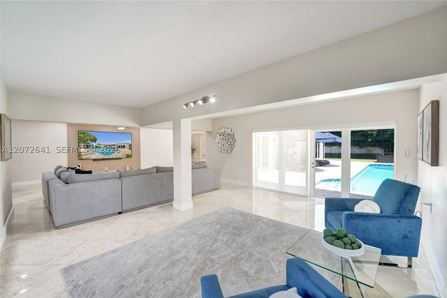 10880 SW 25th St, Davie, FL 33324