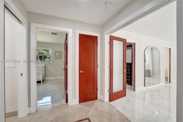 10880 SW 25th St, Davie, FL 33324