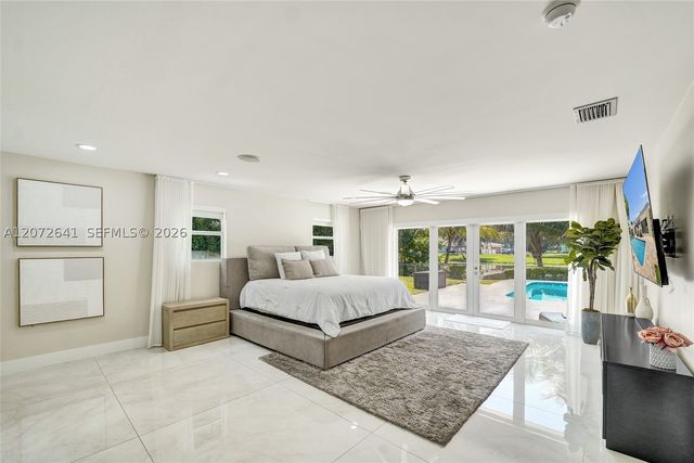 10880 SW 25th St, Davie, FL 33324