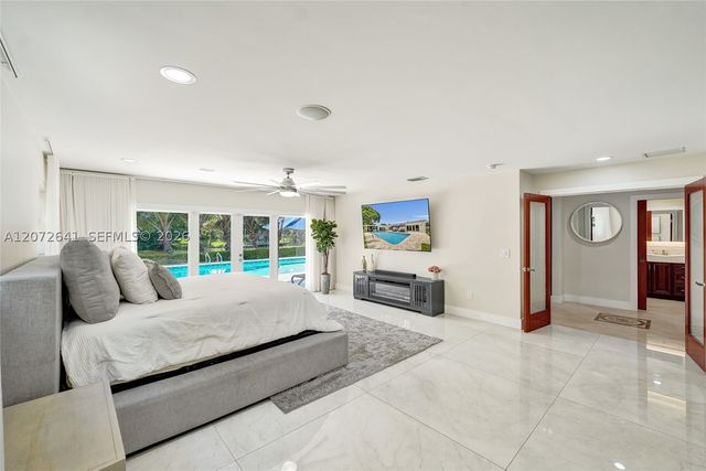 10880 SW 25th St, Davie, FL 33324