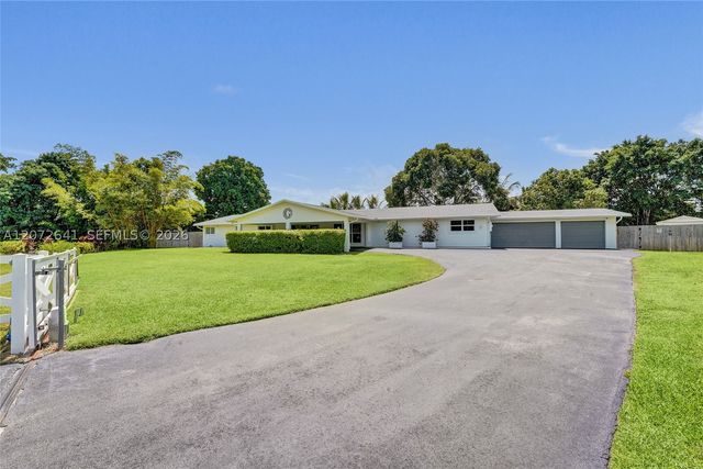 10880 SW 25th St, Davie, FL 33324