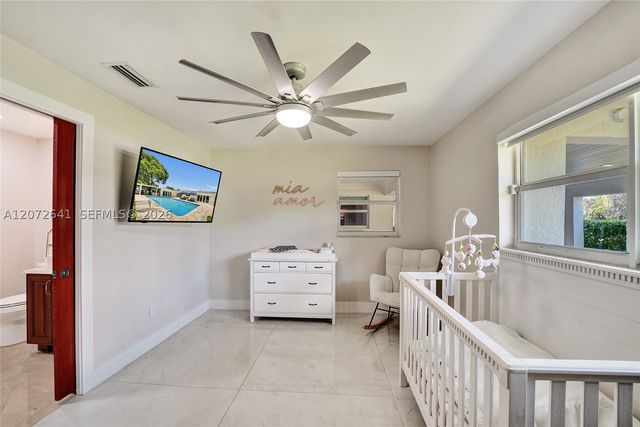 10880 SW 25th St, Davie, FL 33324