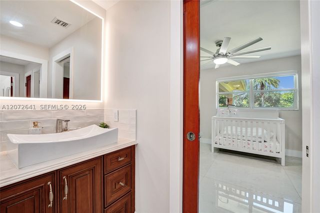 10880 SW 25th St, Davie, FL 33324